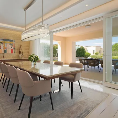 Beach Front Home In Savudrija Vakantiehuis
